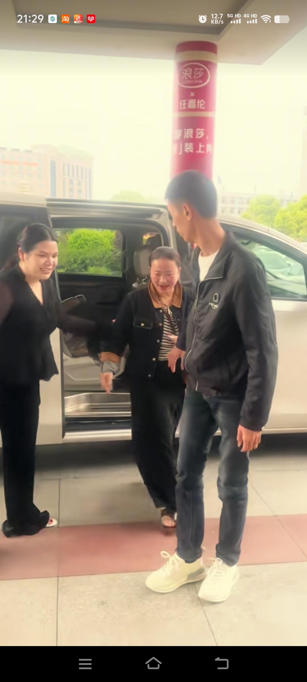 李林三时十多年寻找的弟弟李鑫在广东被找到，刚开始以为他不会走直播带货这条路，结果