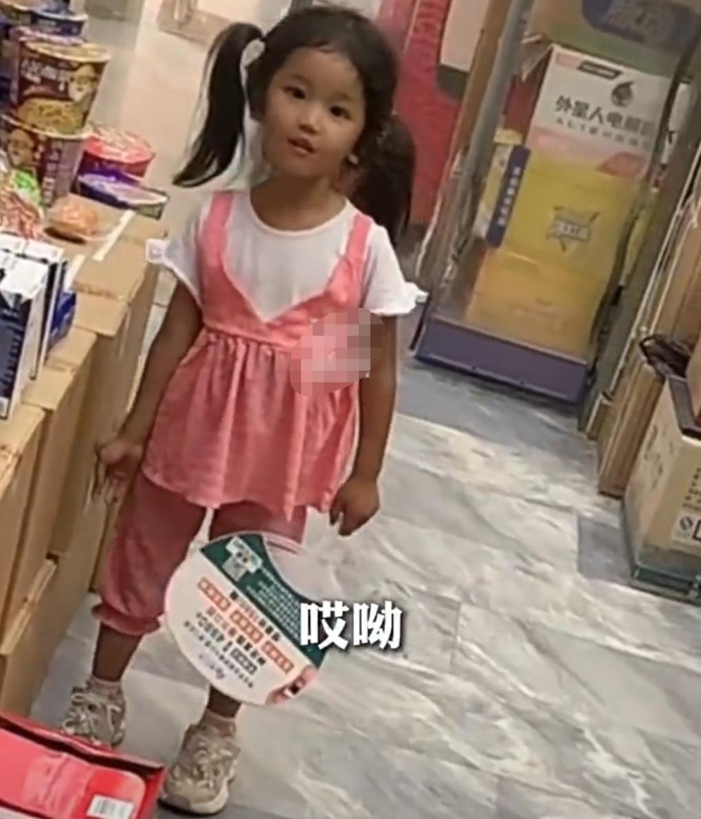 天津一家普通的街边小店，最近上演了一段温柔又心酸的故事，没有惊天动地的举动，却治
