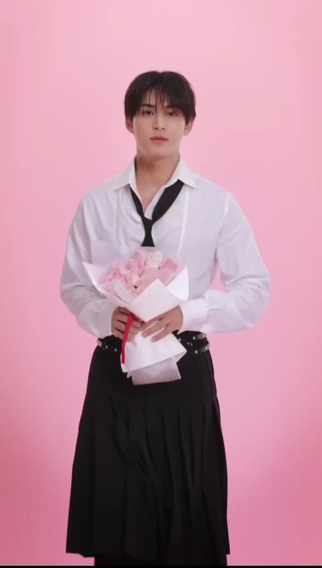 穿着长裙走来很美啊