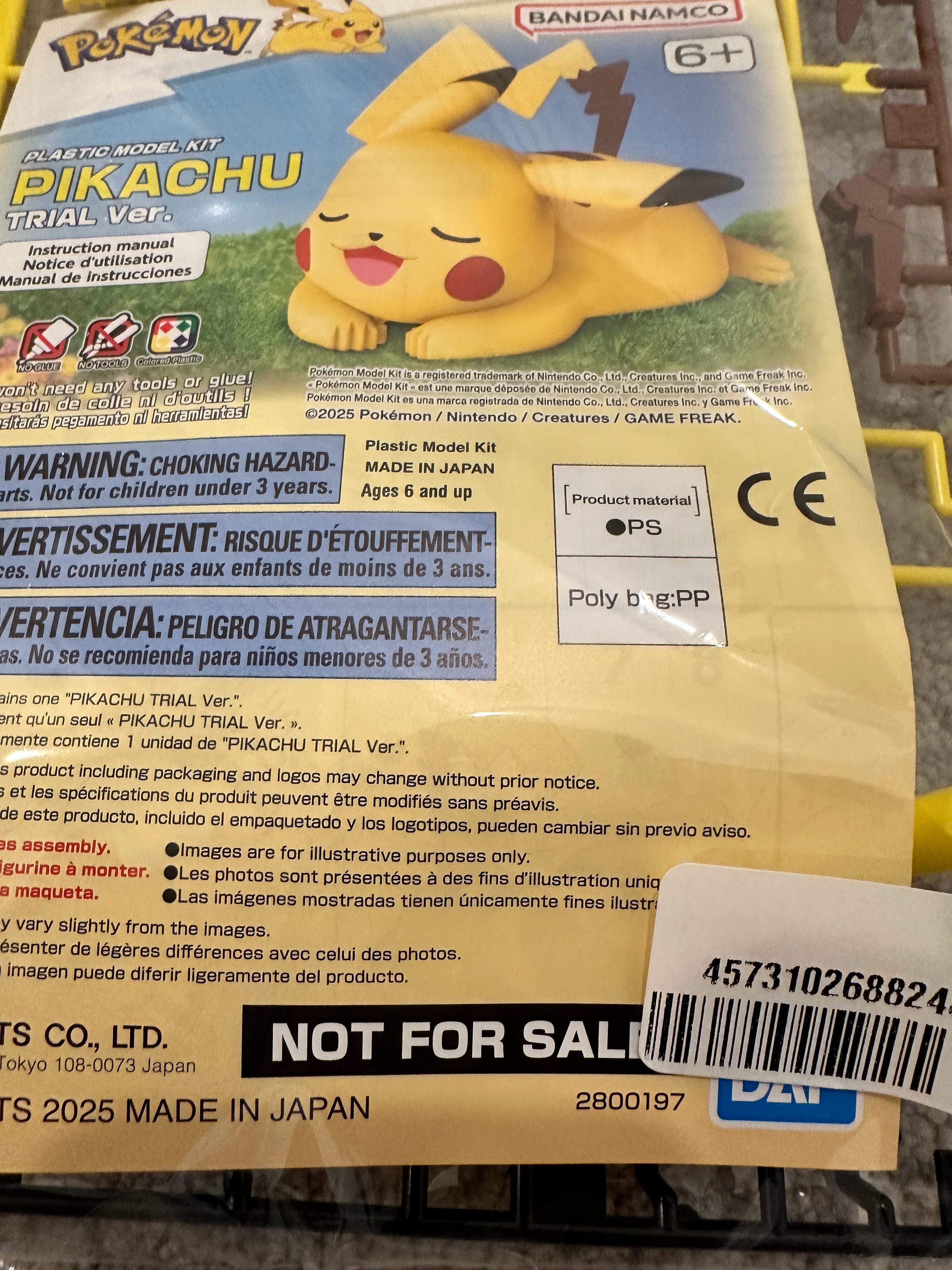 今天Best Buy搞活动，给小孩子送宝可梦的卡牌和拼装模型，这是送的那个ban