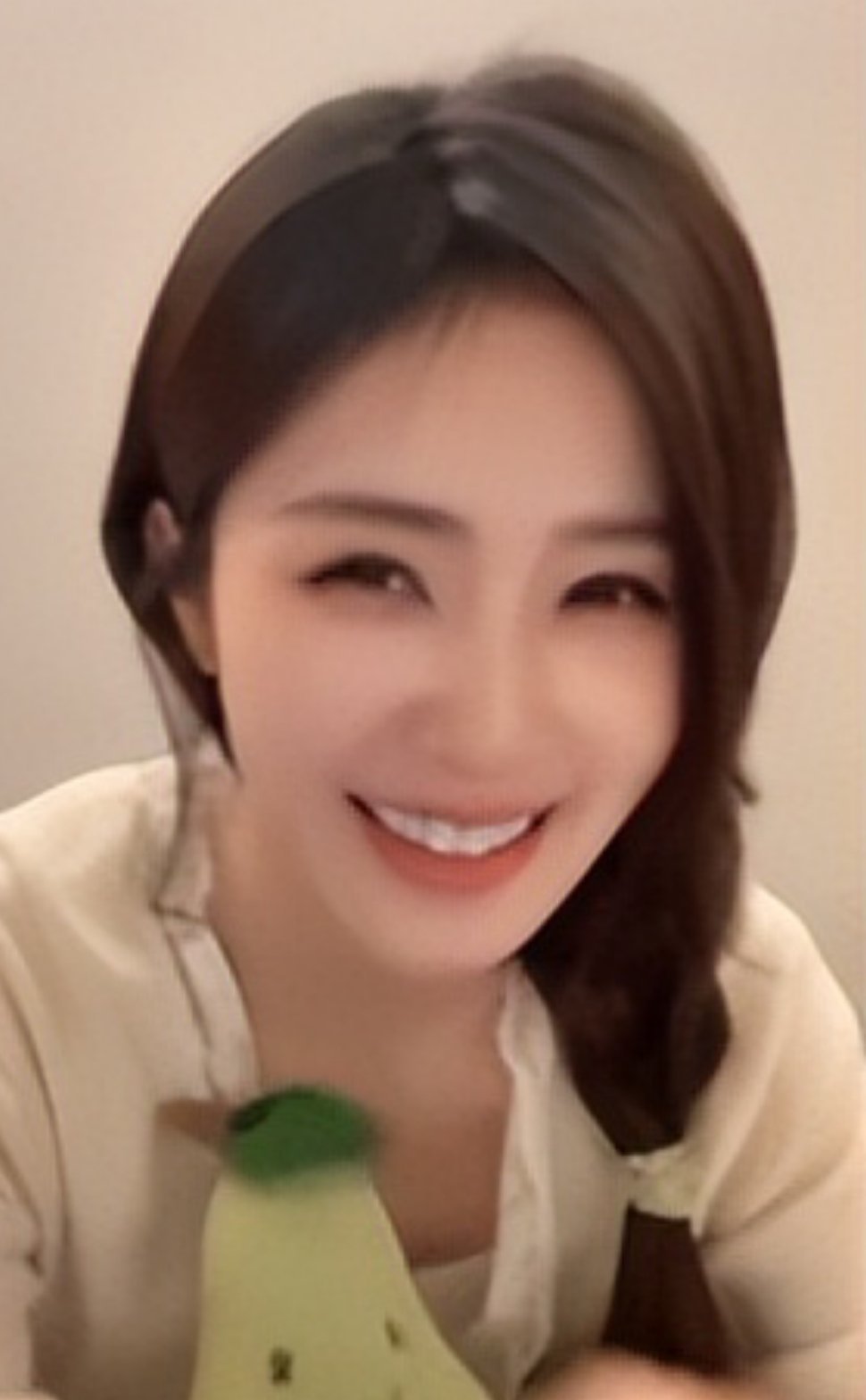 白鹿真诚喊话观众白鹿在活动现场走心吐露心声，真诚和观众对话，感恩大家一路陪伴支持