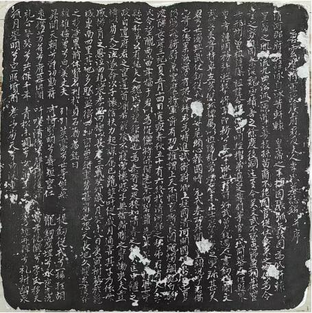 唐云麾将军故张府君及夫人李氏墓志铭并序
清河郡府君讳泳。自泳，昔轩辕皇帝之子挥，