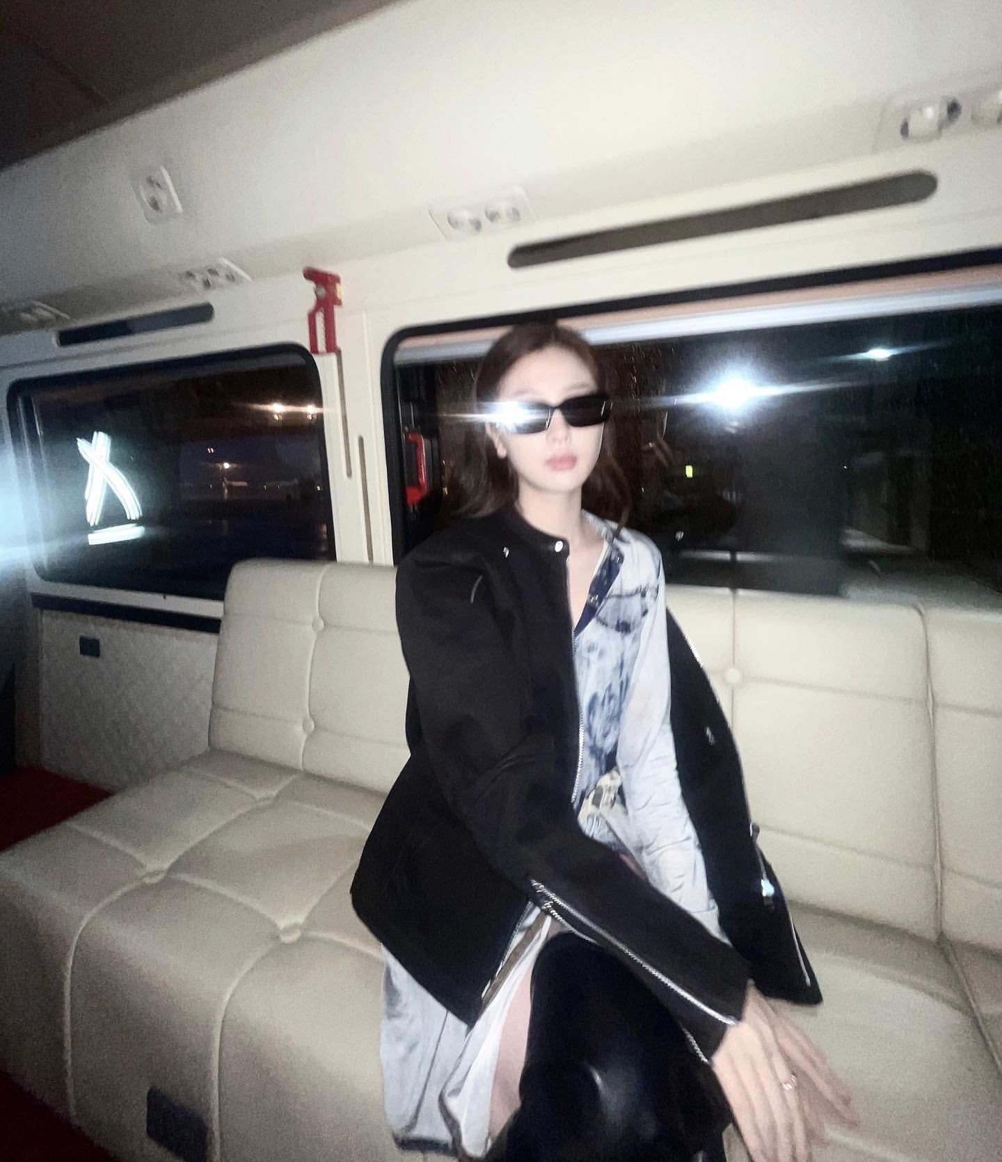 【estheeerrrr ins】 220727  4p  （祈今朝进组日🖤这