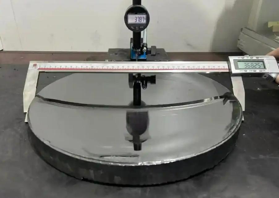 国产硬科技再爆大新闻！14英寸碳化硅衬底，山西造出来了！
兄弟们，咱中国半导体又