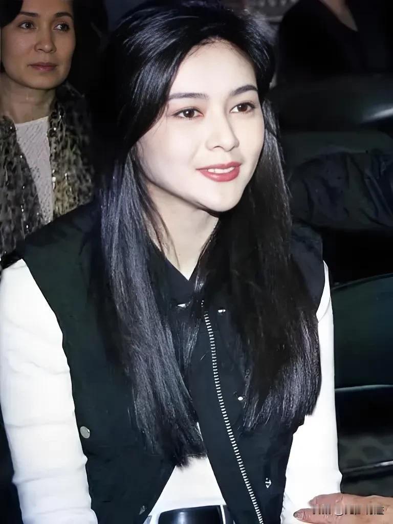大美人关之琳并不一个独身主义或者不婚族，因为她一生结了三次婚，如果她是独身主义或