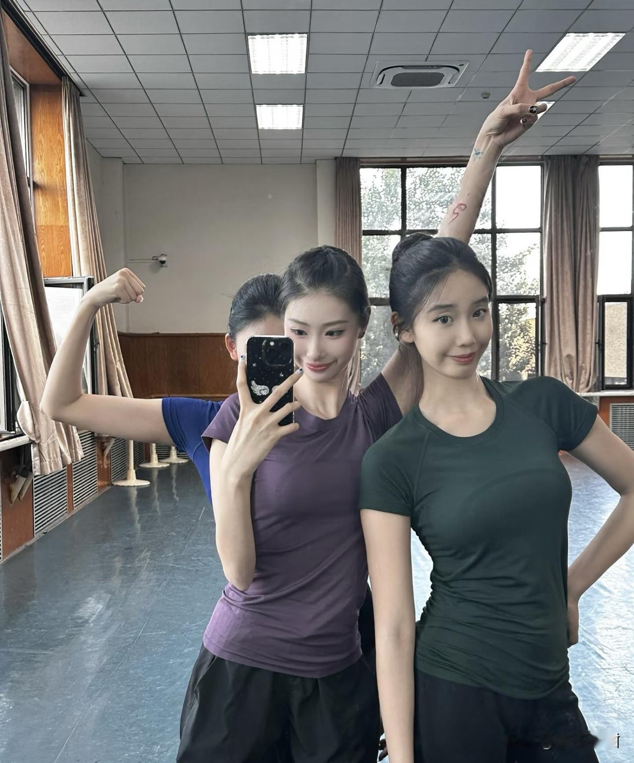 芭蕾舞者胸围小，不是瘦出来的，是身体自己选的。

她们每天练六七小时，体脂压到1