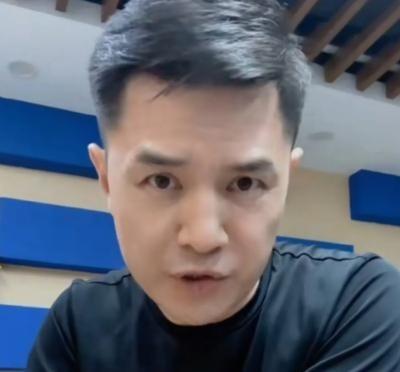 赵普曾提醒：别把日式武士道字体当国潮，中国书法审美不该被街头误读。
街头招牌本来