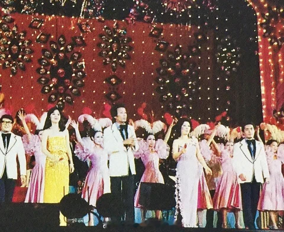 1978年5月5日，与漂流者组合（The Drifters）同台演出。浅草国际剧