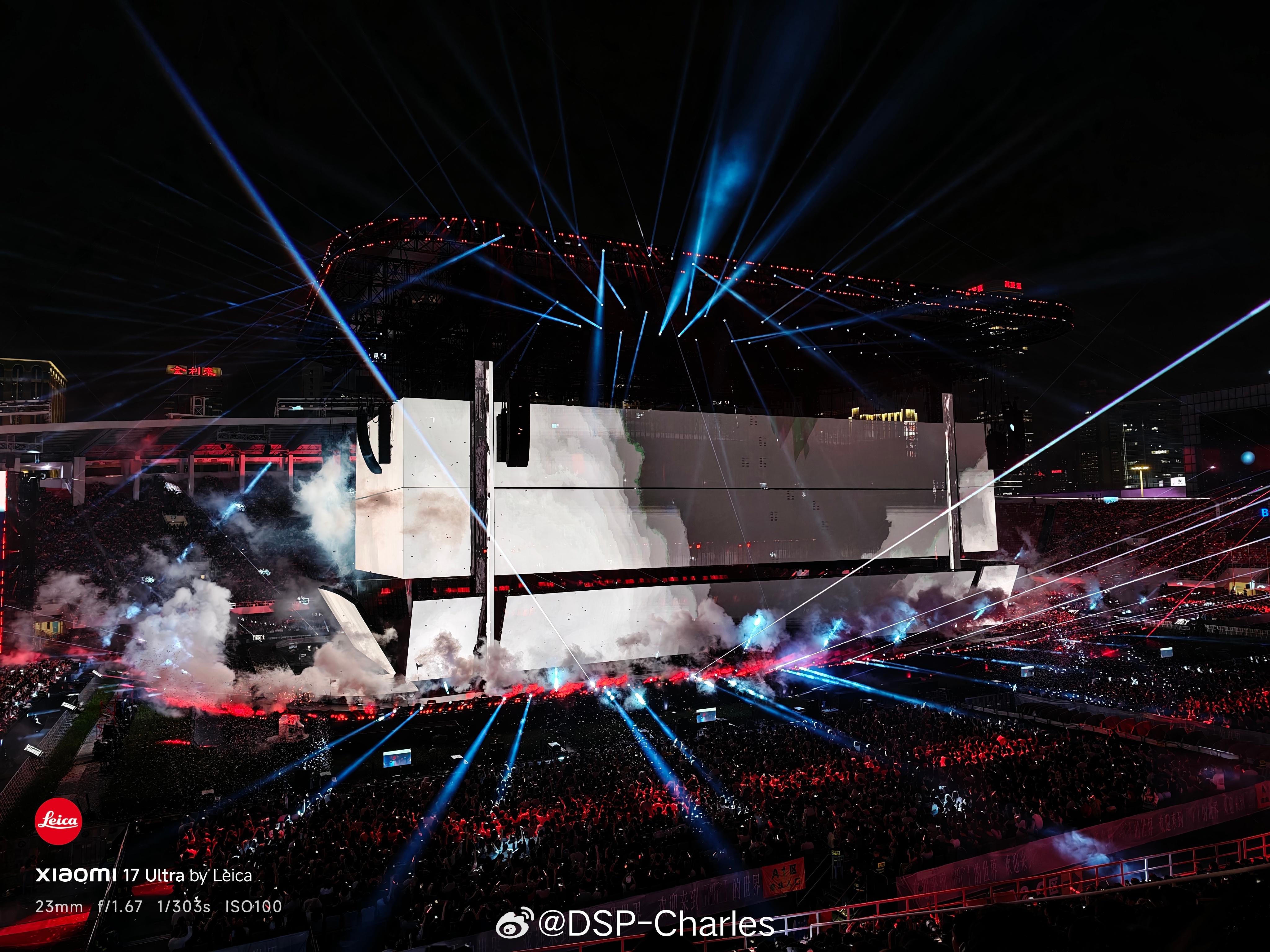 翻转移动大屏 定制舞美道具 星际执行官返场 可以说非常真诚了，他都还记得薛之谦广