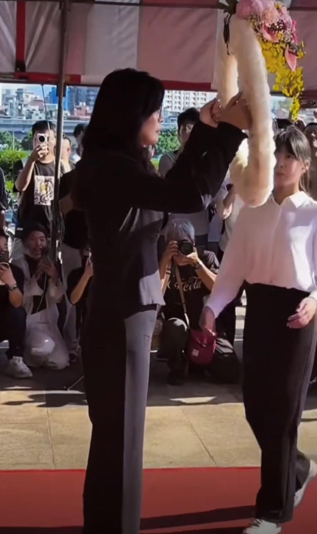 本来不想发的，但是看到了好多人好像有一些误解，所以还是简单的说明一下。

郑丽文