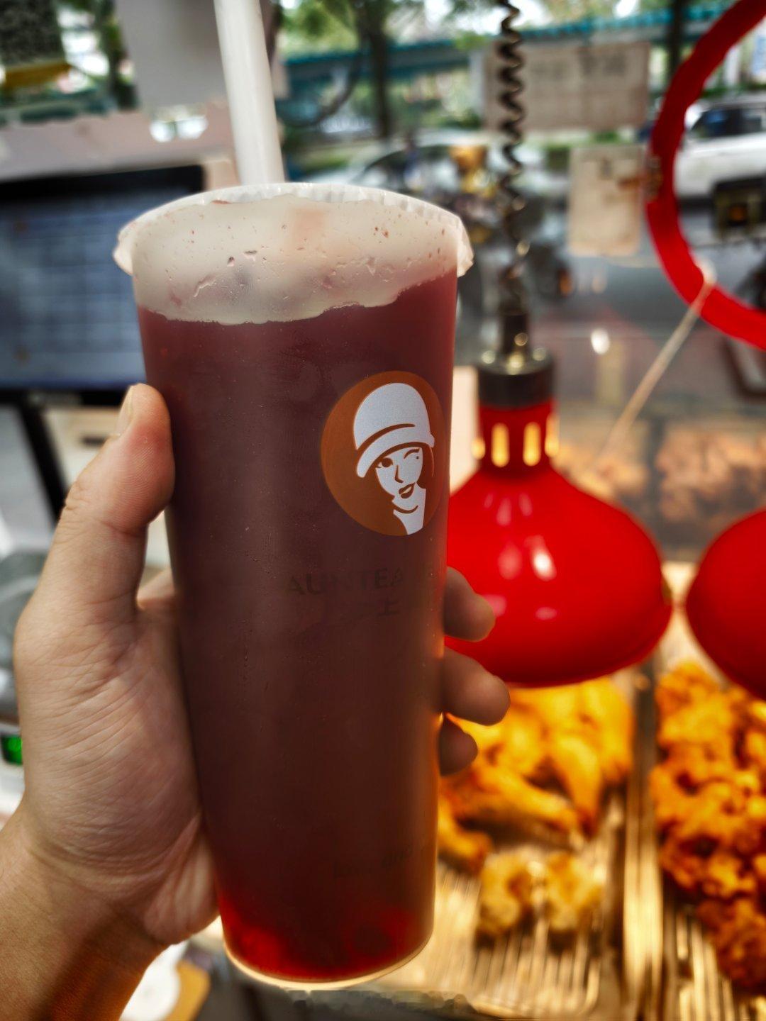 今天阿姨的多肉车厘回归必须整上一杯[举手] ​​​