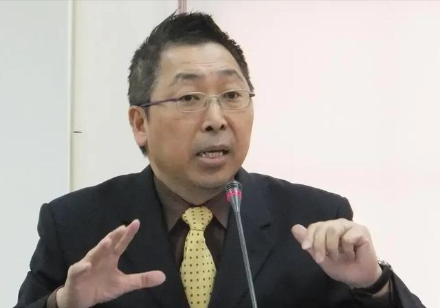 台湾名嘴唐湘龙说：有人问这次郑丽文到大陆为什么没有铺红毯迎接？这是因为台湾和大陆