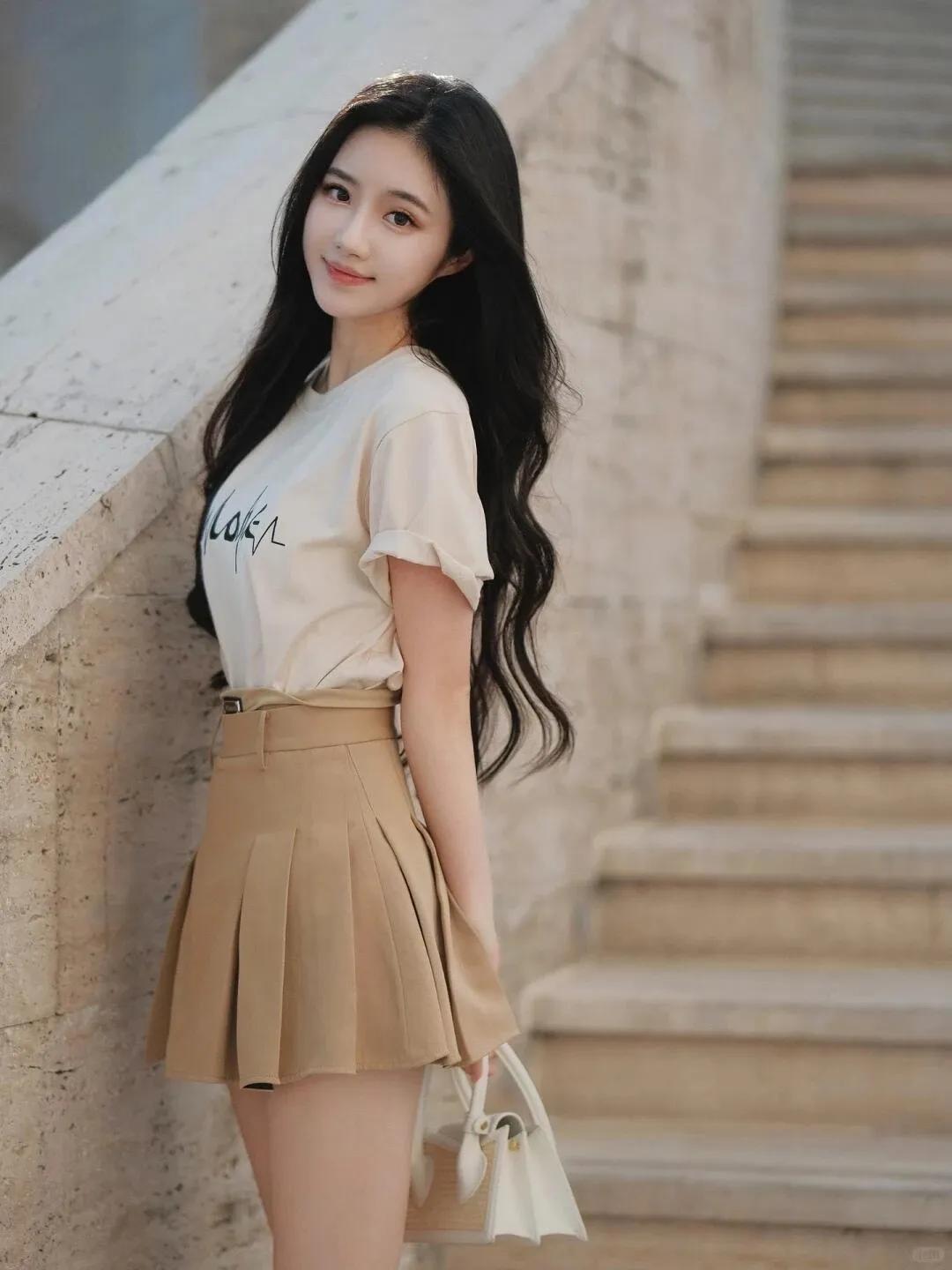 分享甜美小姐姐随手拍小裙子拍照，7个姿势技巧，好看动人，上镜又出片分享唯美的美照