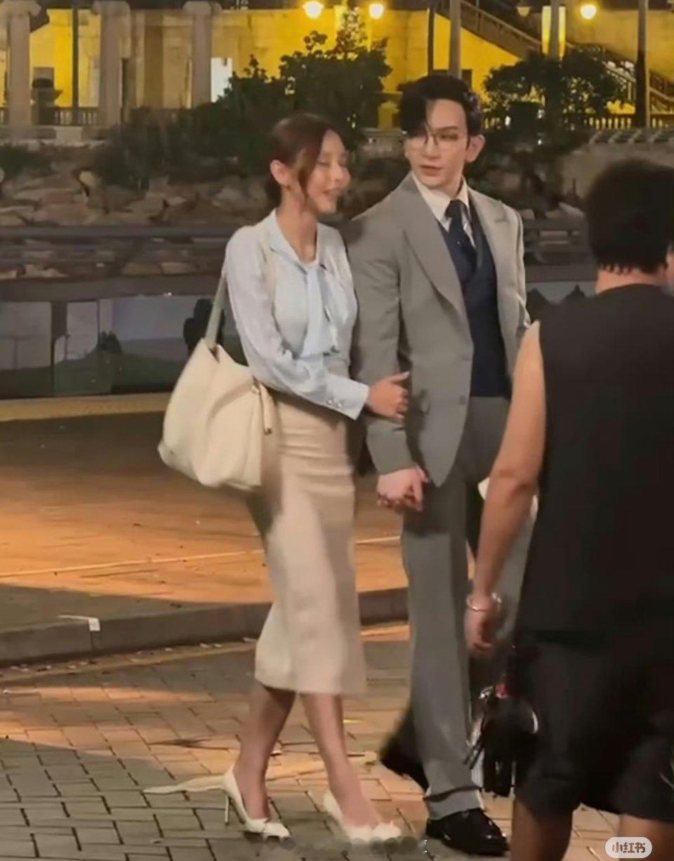由卢瀚霆主演的港版《金秘书为何那样》路透，网友戏称是猪刚鬣版本港剧是没有被影视寒