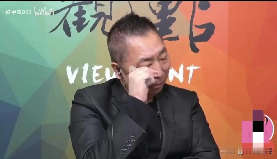 唐湘龙的眼泪，不是软弱是呐喊：台湾统派的孤独与坚守，应该被看见！
 
镜头前，唐