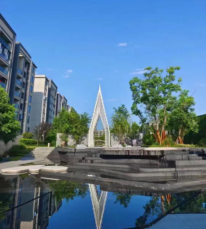 朋友跟我聊天，说一位亲戚给他介绍了一个小工程，赚了大约6万。

为了感谢亲戚的帮