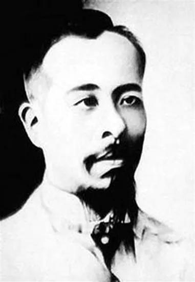 1904年慈禧太后70大寿，著名报人林白水在报纸上刊登了这么一副对联，公开的讥讽