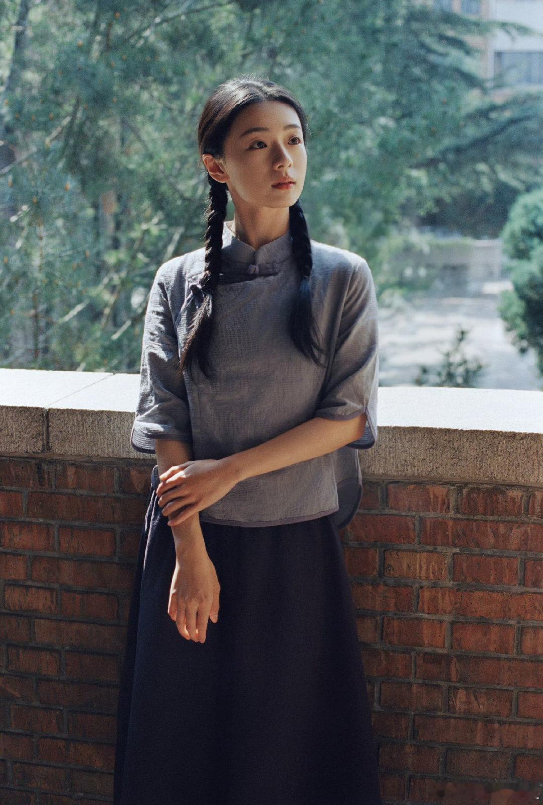 王和申请当一天民国女学生王和民国女学生妆造《八千里路云和月》真的好看，王和的演技