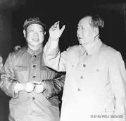 过去的老革命、或者毛主席身边的人说起毛主席，时不时感动的哽咽，这就是毛主席在人民