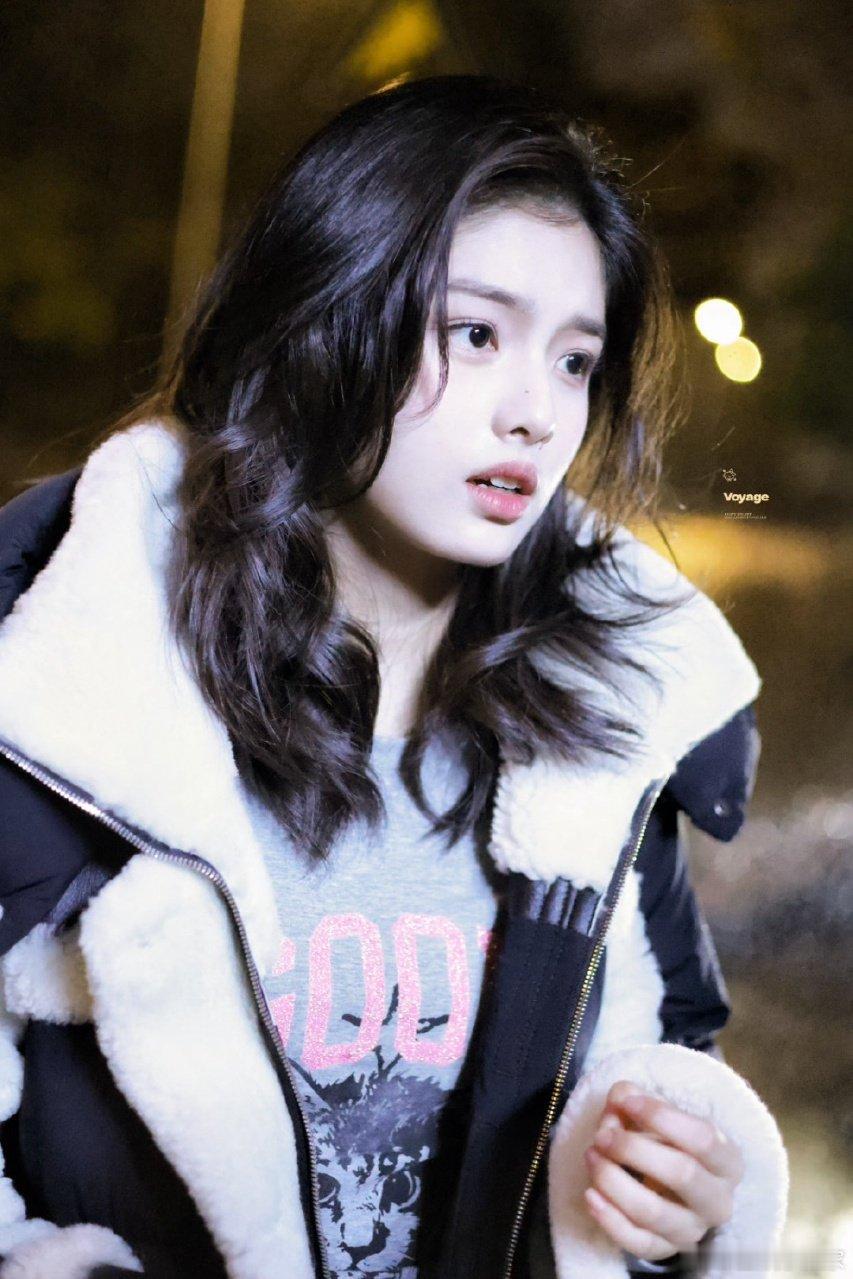 艾米 不知道我的身材很曼妙 艾米宝宝也太会了！探班玩梗还不忘害羞确认用法，最后乖