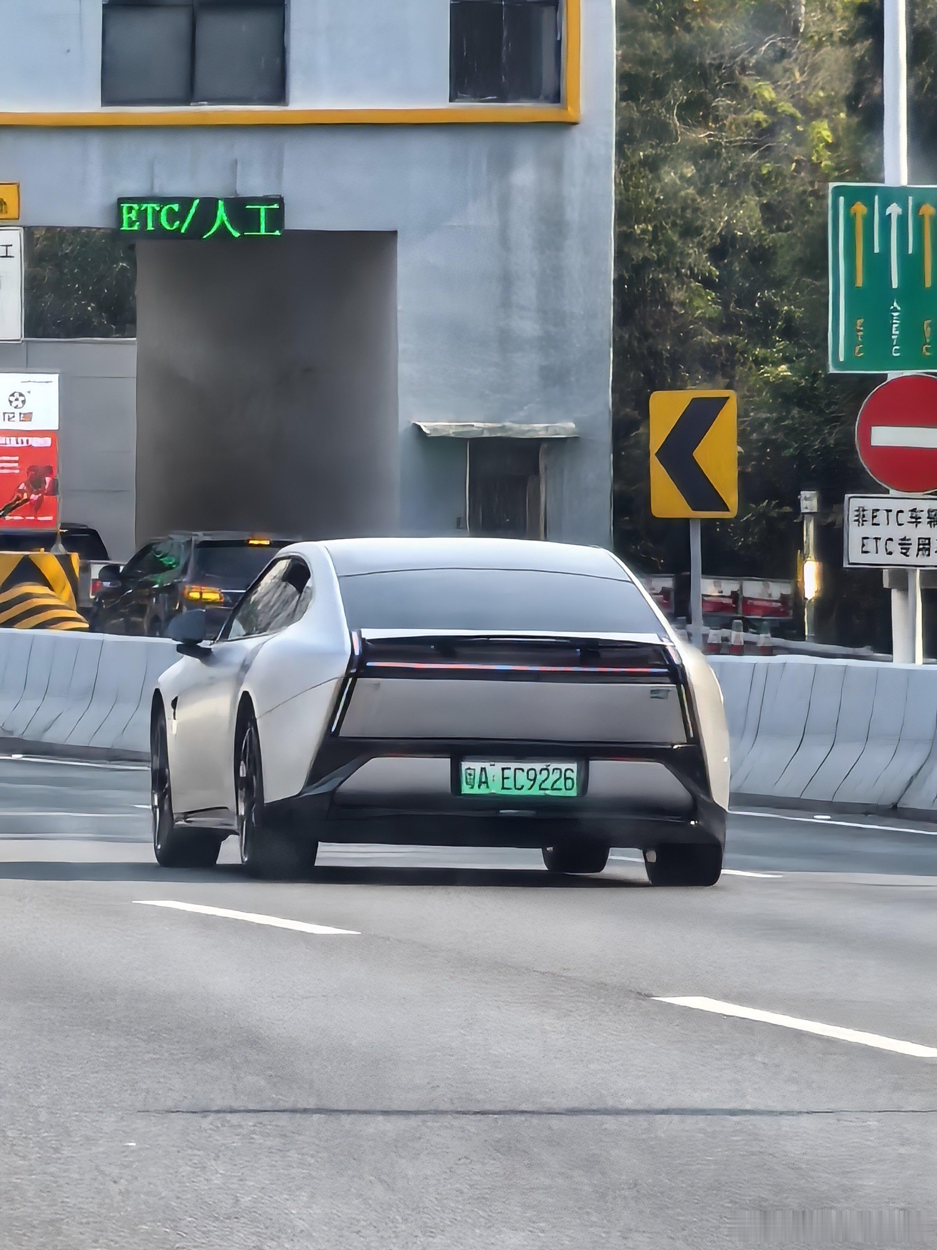 中国有自己的cybertruck，哦不，这应该叫cybersedan有一说一，这