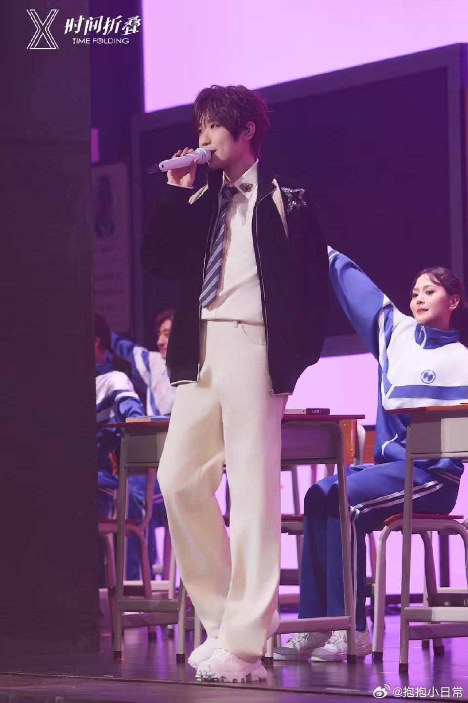 徐良全民现象级别演唱会徐良演唱会超百万人想看 以为只有自己怀念，结果百万人一起抢