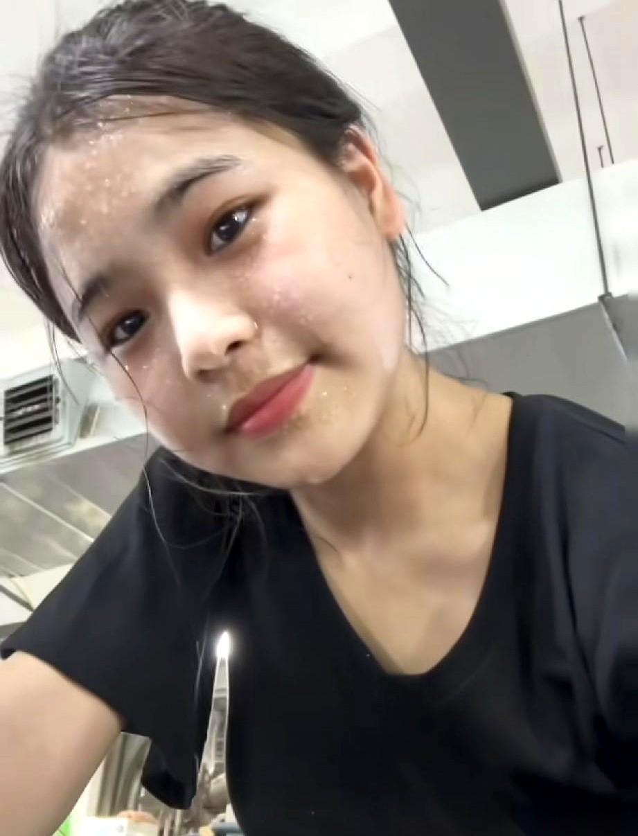 凌晨3点，40度恒温的车间活像个大蒸笼。
我咽着嗓子眼里的酸水，两条腿像灌了铅一