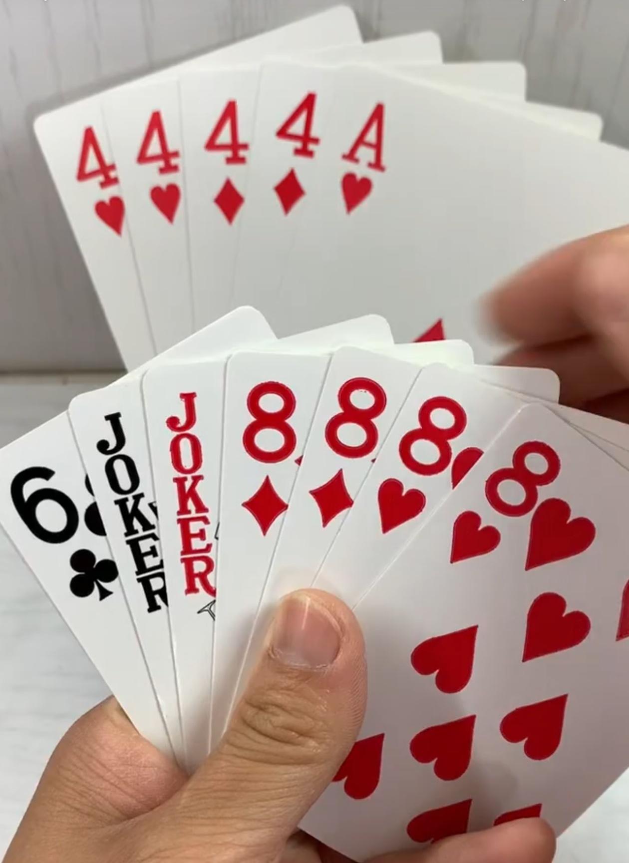欢乐斗地主巧解残局。规则有连有带，最多3带1，也可以3不带。下面牌的先出，哪方赢