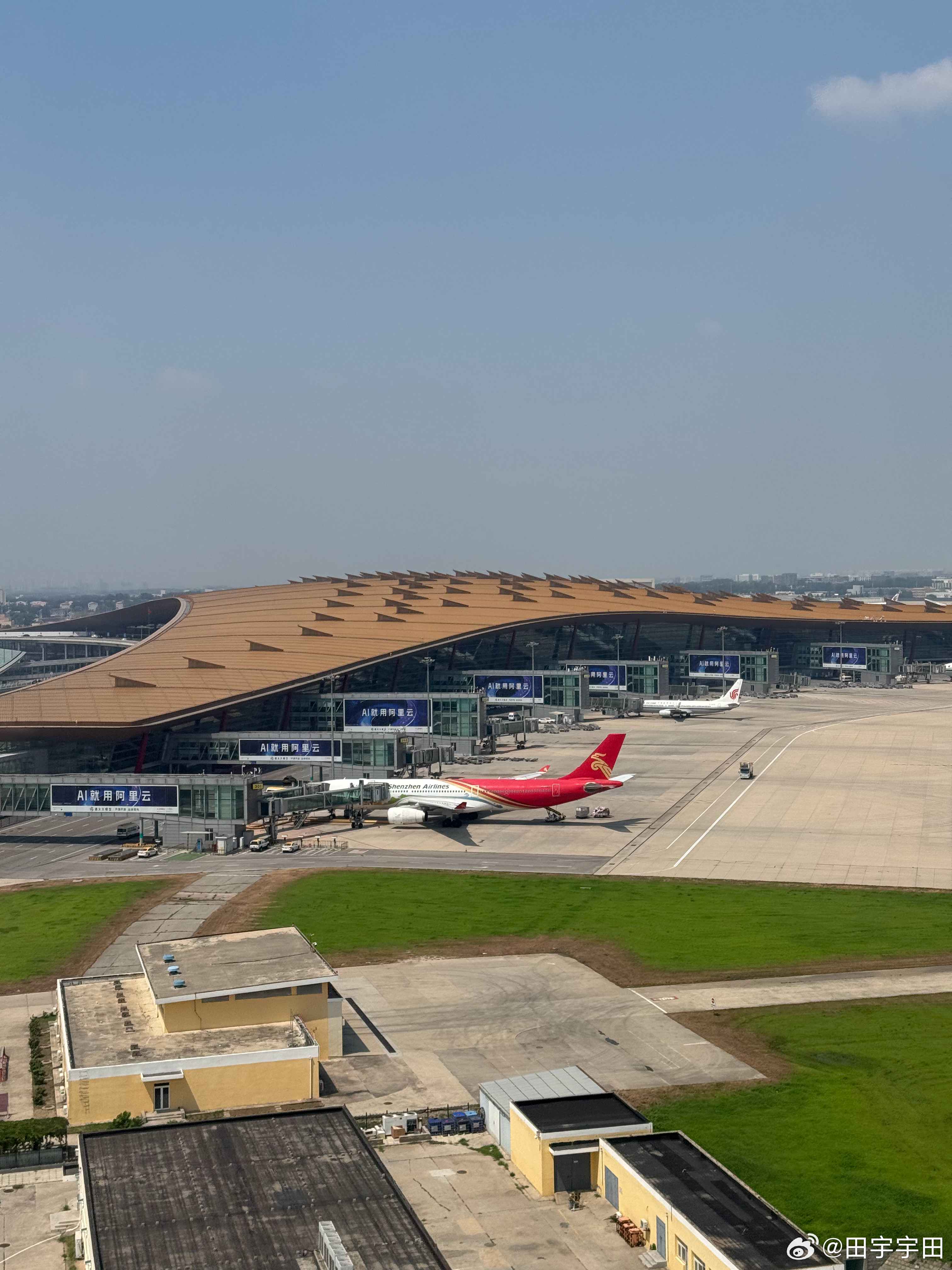 今天是八一建军节体验一把飞行特种兵✈️早上杭州—北京中午北京—上海中间一小时转机