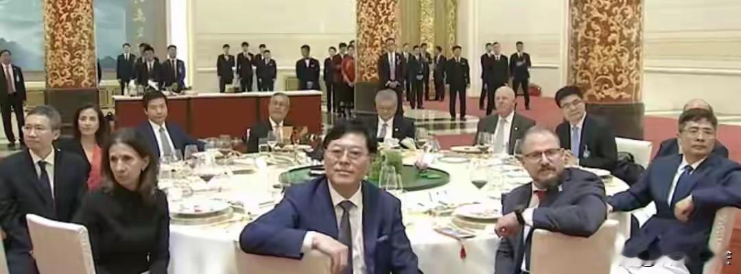特朗普欢迎晚宴上邀请的中国企业家都是谁？
据央视新闻报道，5月14日晚上，
美国