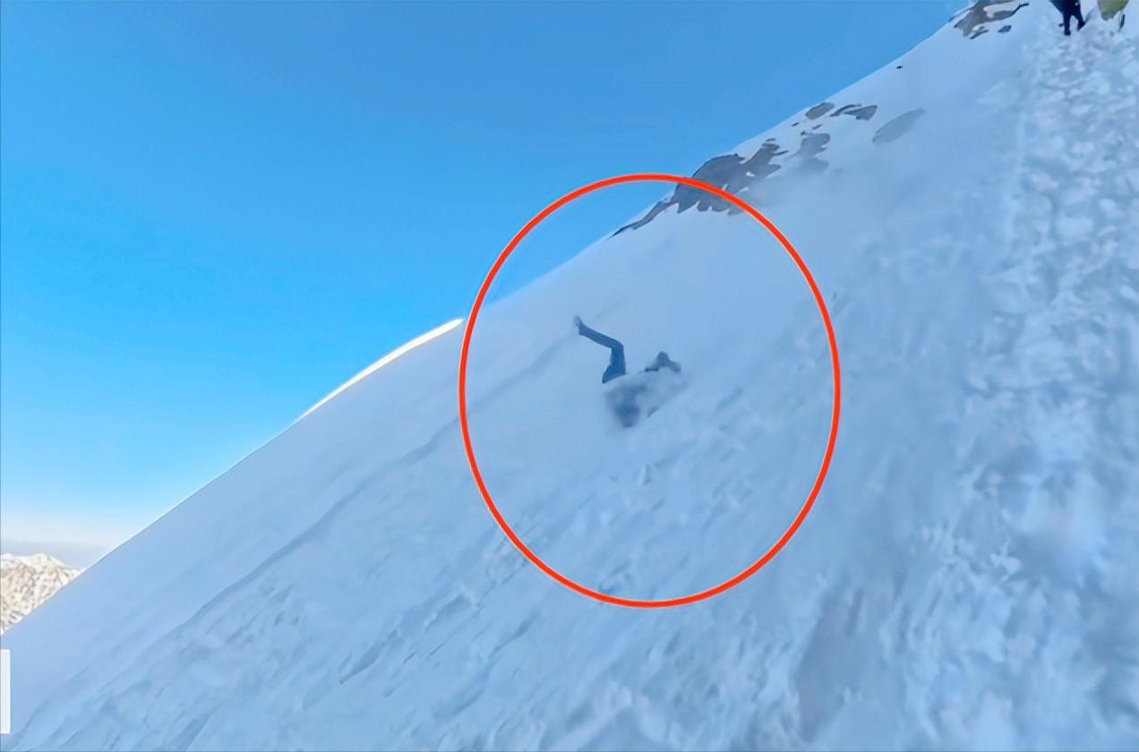 谁敢信？从数千米高山头朝下翻滚俯冲600米，一路磕磕撞撞头不断砸向地面，最后居然