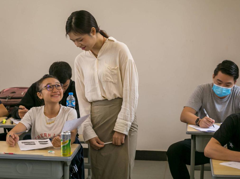 近几年少子化影响下，不少乡镇小规模小学因为生源太少直接裁撤，按照县域师资统筹政策