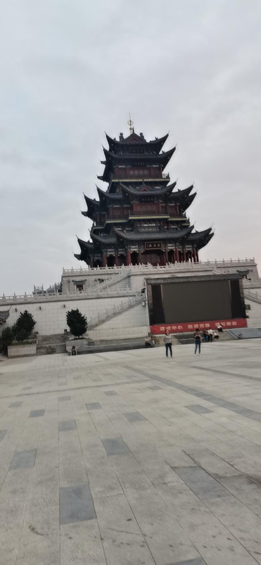 我大的晚上不睡，早上不起，中午偶尔也不出来吃饭，半下午可能实在太饿了，她自己点外