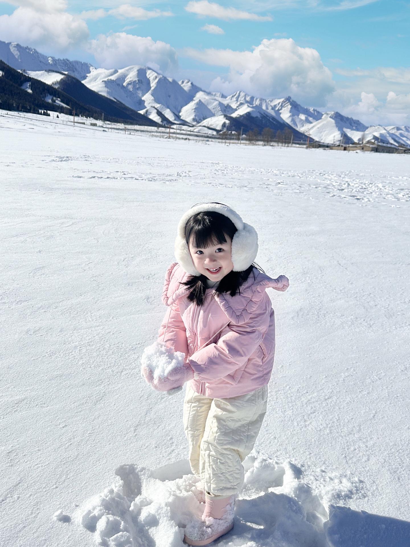 🏔️是冬天里 我那明媚的女儿👧🏻。怎么能不怀念冬天呢☃️ 女儿五...