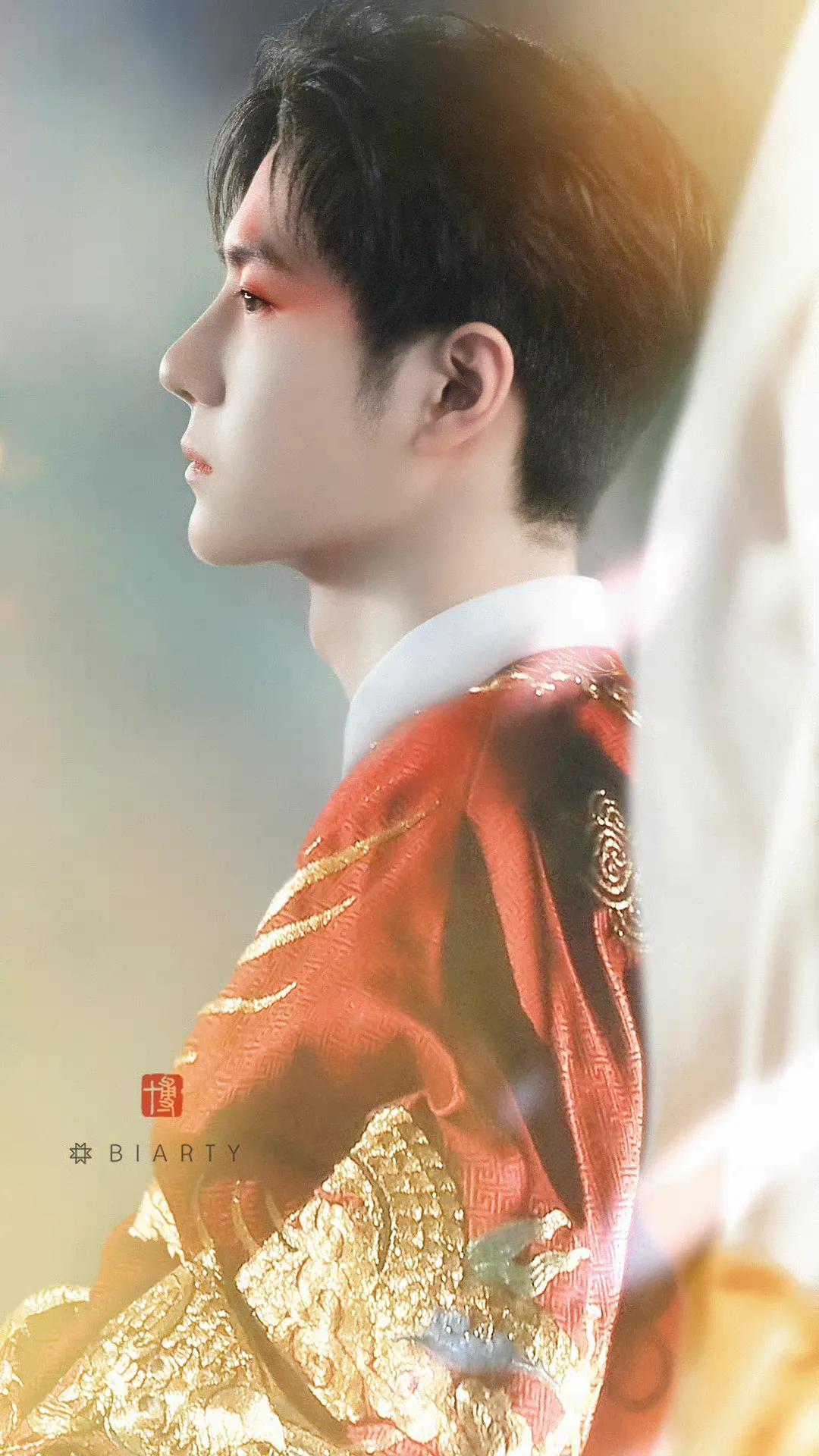 这一众男扮女装只有陈晓最有女人味，有种静娴温婉令人心动的美