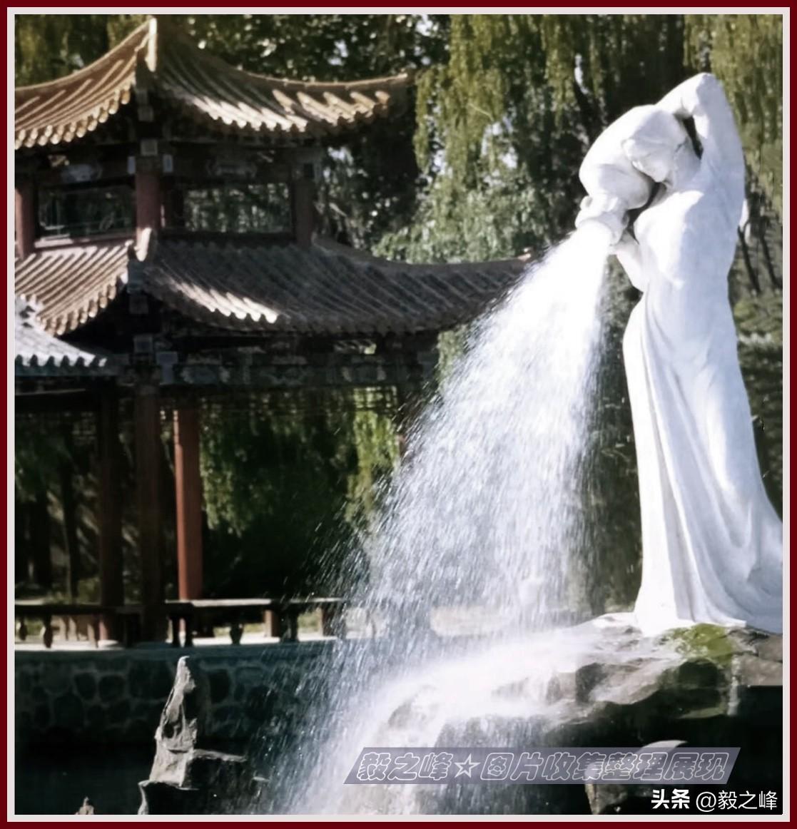 这个两层顶凉亭是来自上世纪八十中后期的一张照片，估计好多老呼市人都知道是哪里的吧