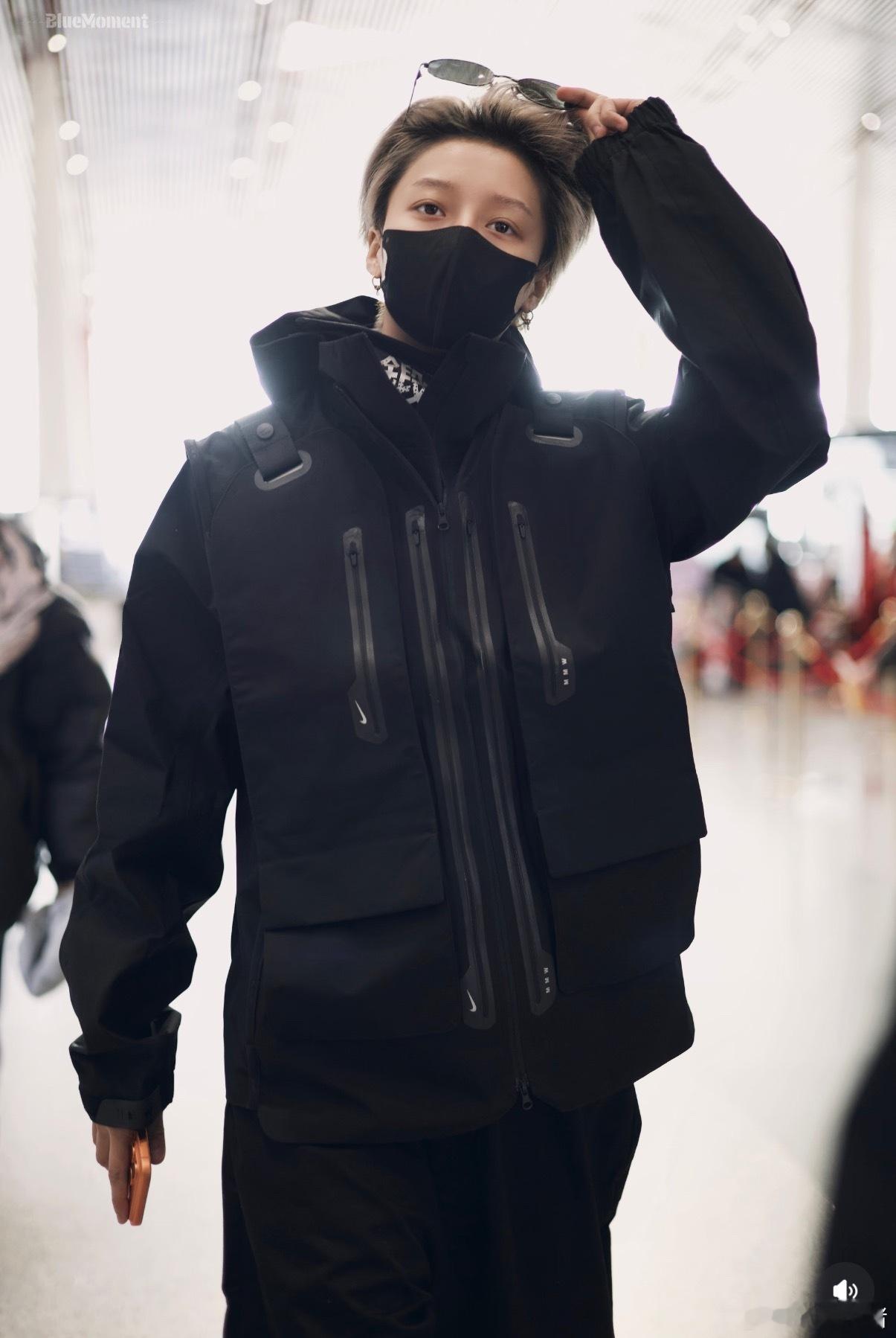 刘雨昕北京出发尖叫之夜路透，帅气雨昕宝宝