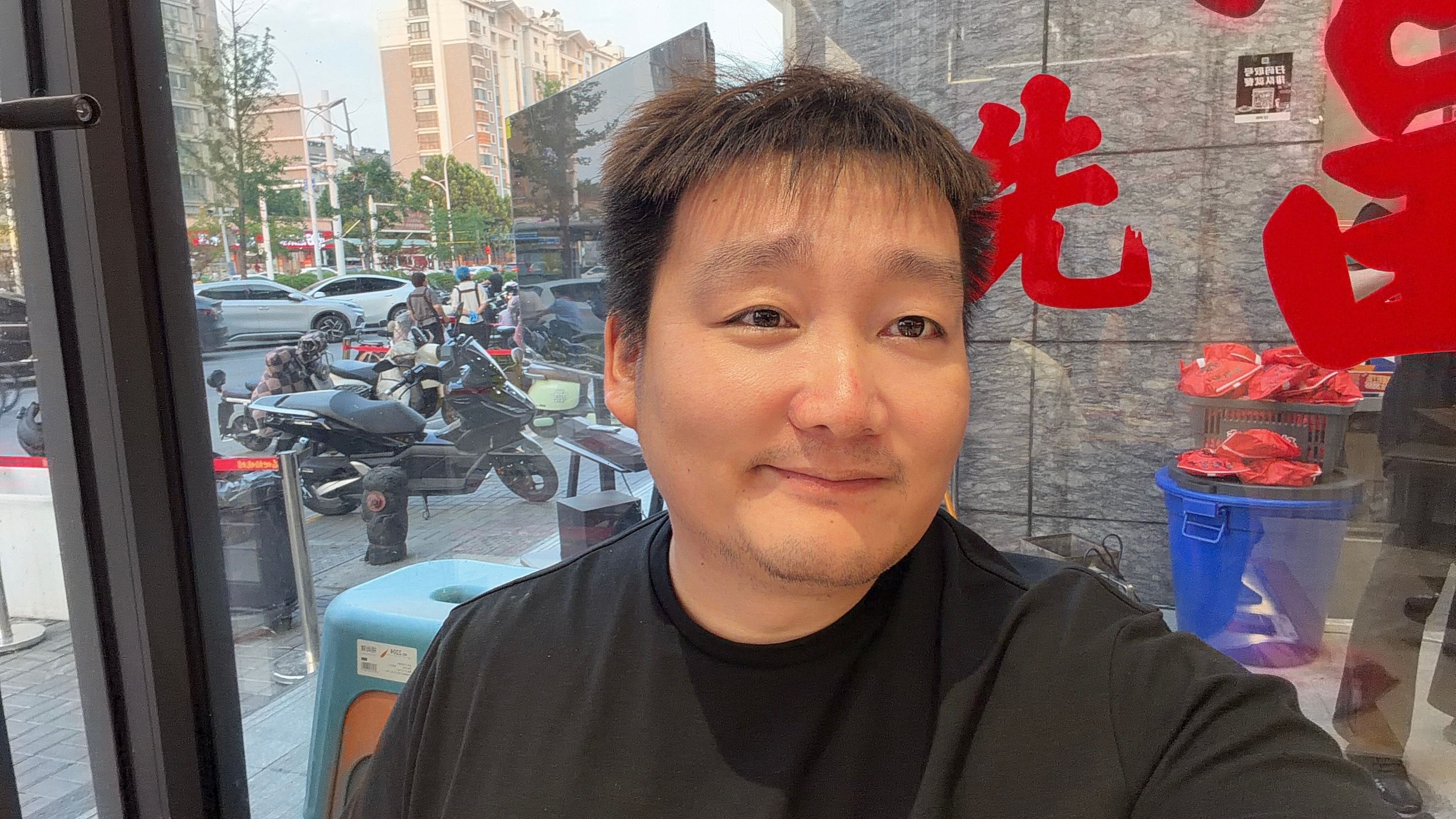 说真的，还是极核 和赵女士简单一口（不吃碳水），然后去看谢苗的 「火遮眼」， 支
