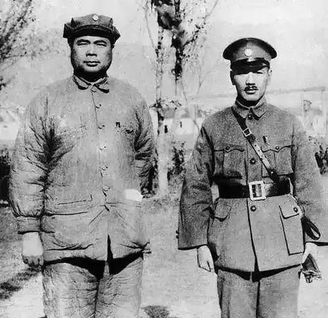 冯玉祥晚年在美国流亡时，有人问他：“您和蒋介石结拜过兄弟，您觉得他到底是个什么人