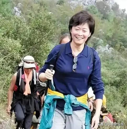 敬一丹走了
我第一反应就是她老公王梓木该有多难熬

当年俩人考研考场碰上，慢慢走