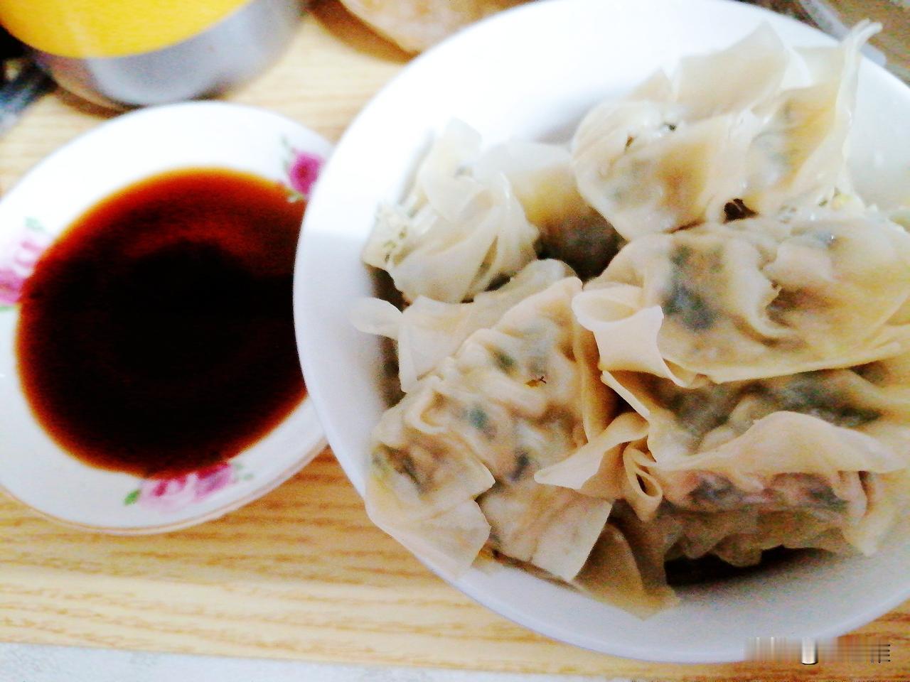 退休第582天，午安！

今天的早中餐我包了点烧麦。

从云深小院我拿回来剩的一