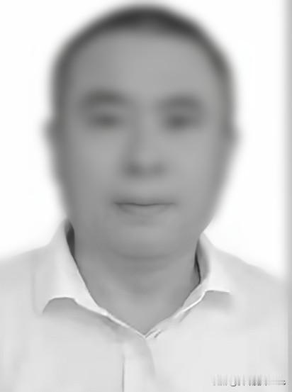 天呐！58岁临川三中书记查漏水坠楼，这牺牲太沉重！

近日，教学楼顶的门吱呀一声