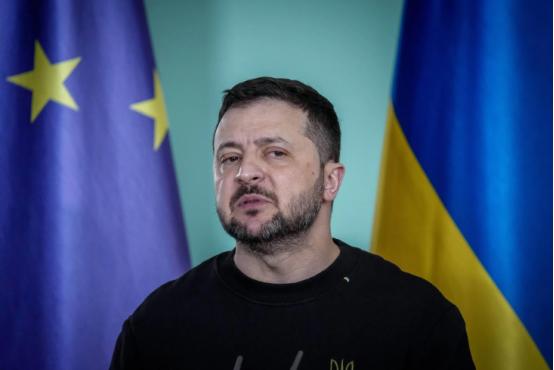 在格陵兰岛问题上沉默多日的乌克兰总统泽连斯基出人意料地发表声明，捍卫格陵兰岛免受