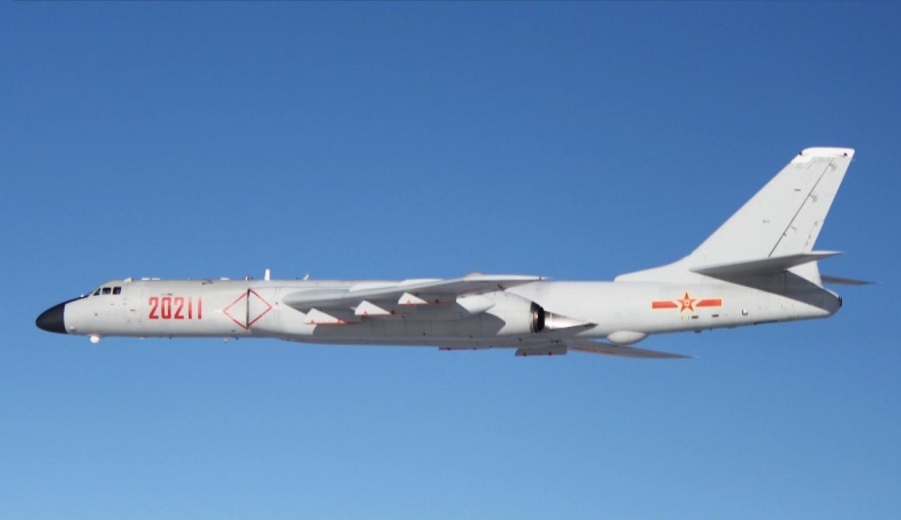 轰-6J遇上高超音速武器不是淘汰，是角色被重新定义。

轰-6J翼尖挂载的KG6