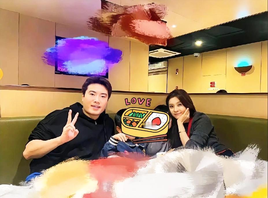 一大早被梁靖崑甜到，
谁说梁甜甜不善言辞，
人家只是采访的时候不会说，
对于老婆