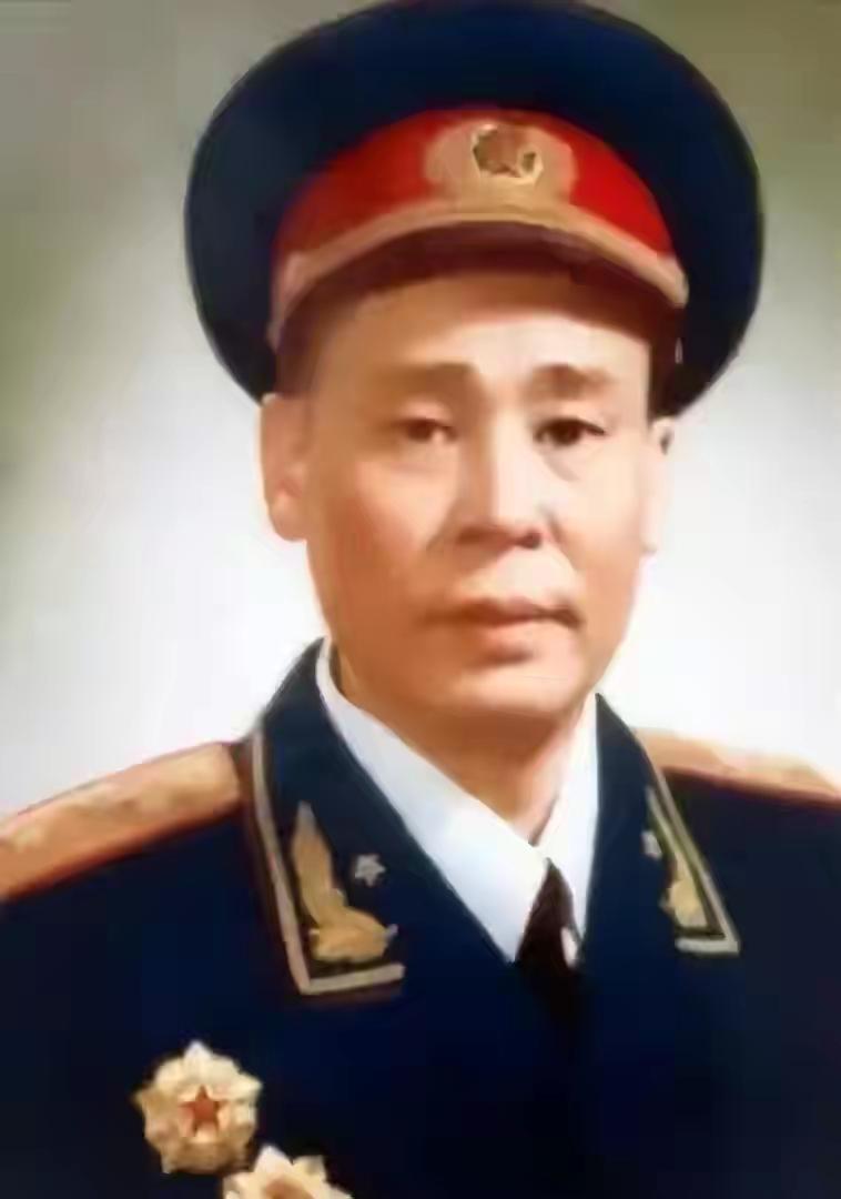 欧阳文老将真的值得狠狠点个赞。
很多人不知道，他是开国中将里实打实从红军基层宣传