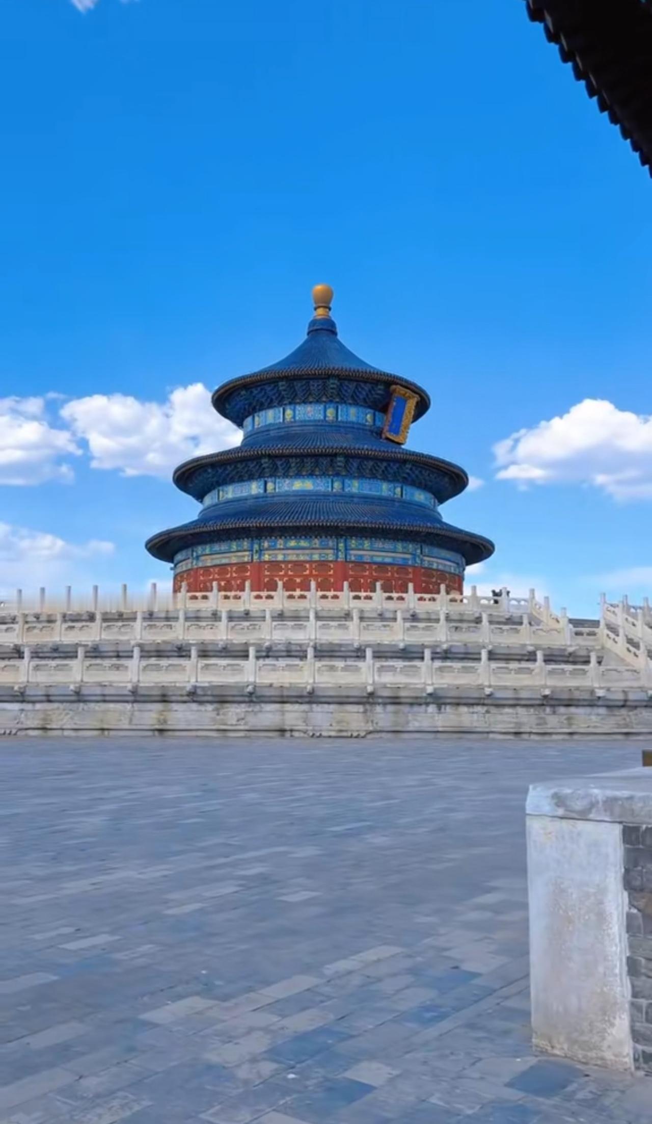 听说特朗普这次来华去逛了天坛，估计天坛的旅游业要火啊！特朗普此次访华深刻影响诸多