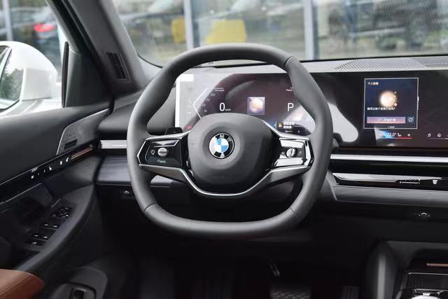 宝马 5 系销量崛起：降 10 万的神奇魔法

在汽车市场的激烈角逐中，宝马 5