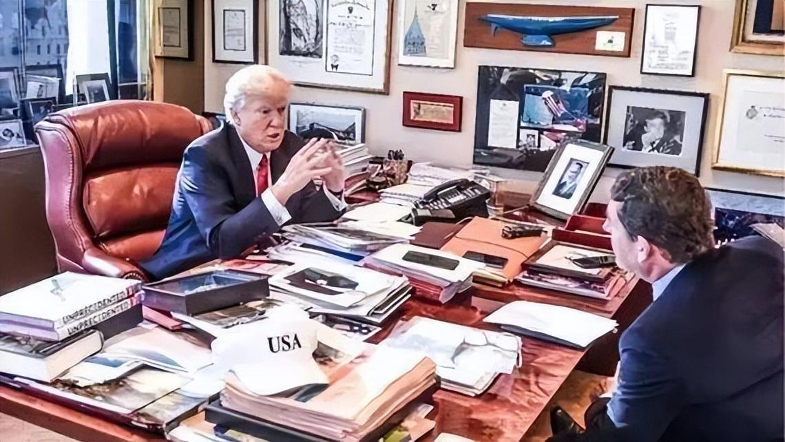 特朗普突然出手，将任职仅14个月的亲信司法部长邦迪扫地出门，要知道这位曾是他法律