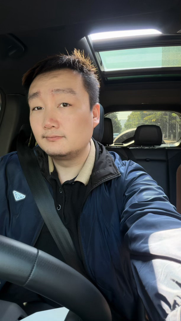 今天周末一个人出去找个地方看看风景，拍拍长焦。现在这个天气是我最喜欢的天气，但同